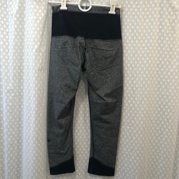 LULULEMON • Devi yoga crop SIZE 4 - Picture 5 of 5